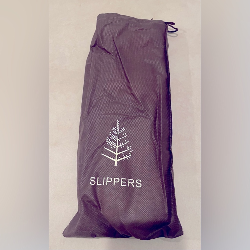 Four Seasons new cotton white resort slippers with brown bag.